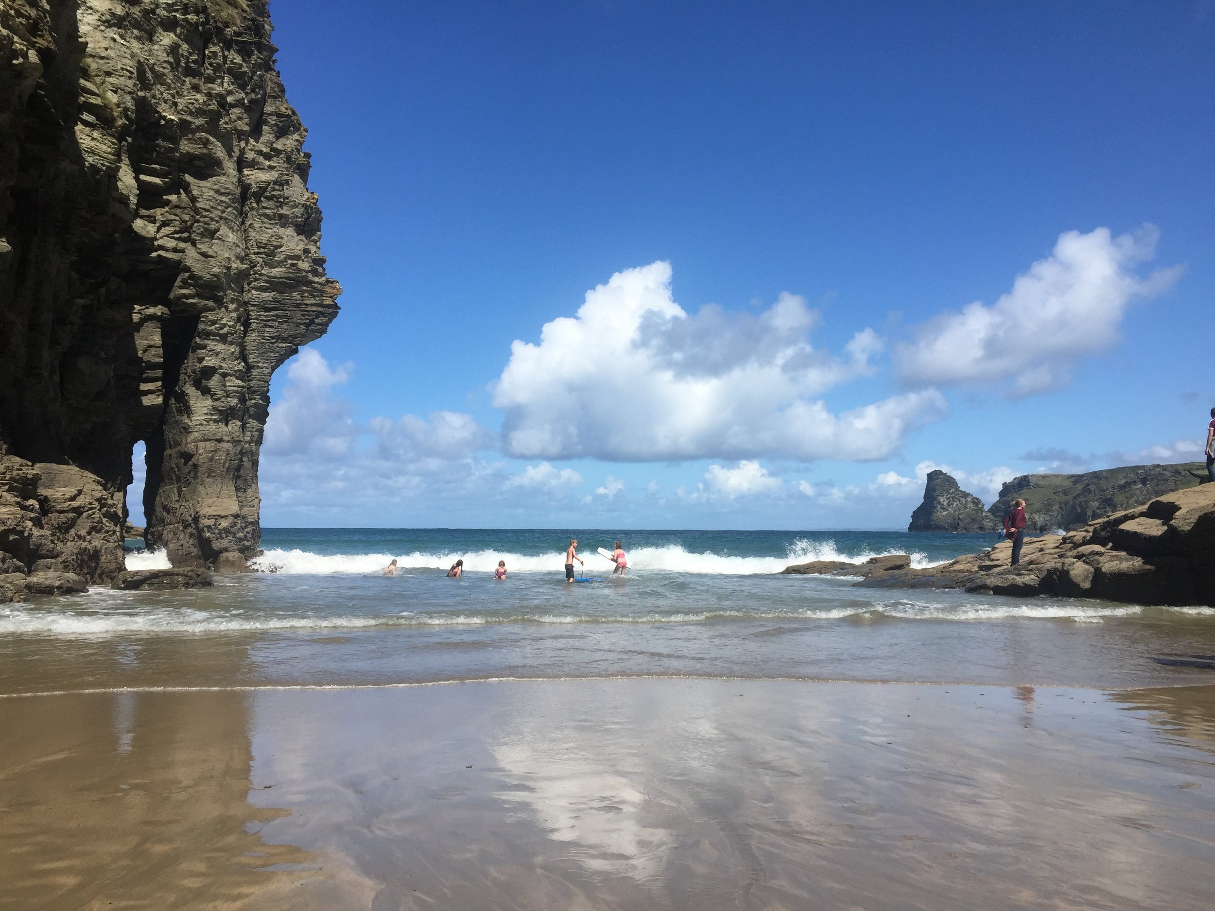 Bossiney Cove dog-friendly beach, Cornwall — year-round dog access