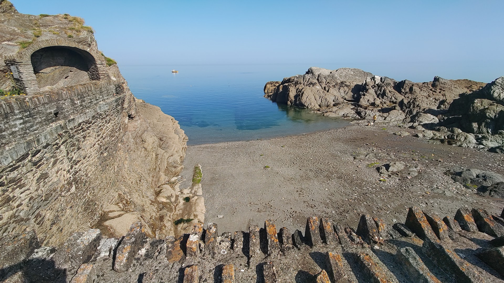 Cheyne Beach dog-friendly beach, North Devon — year-round dog access