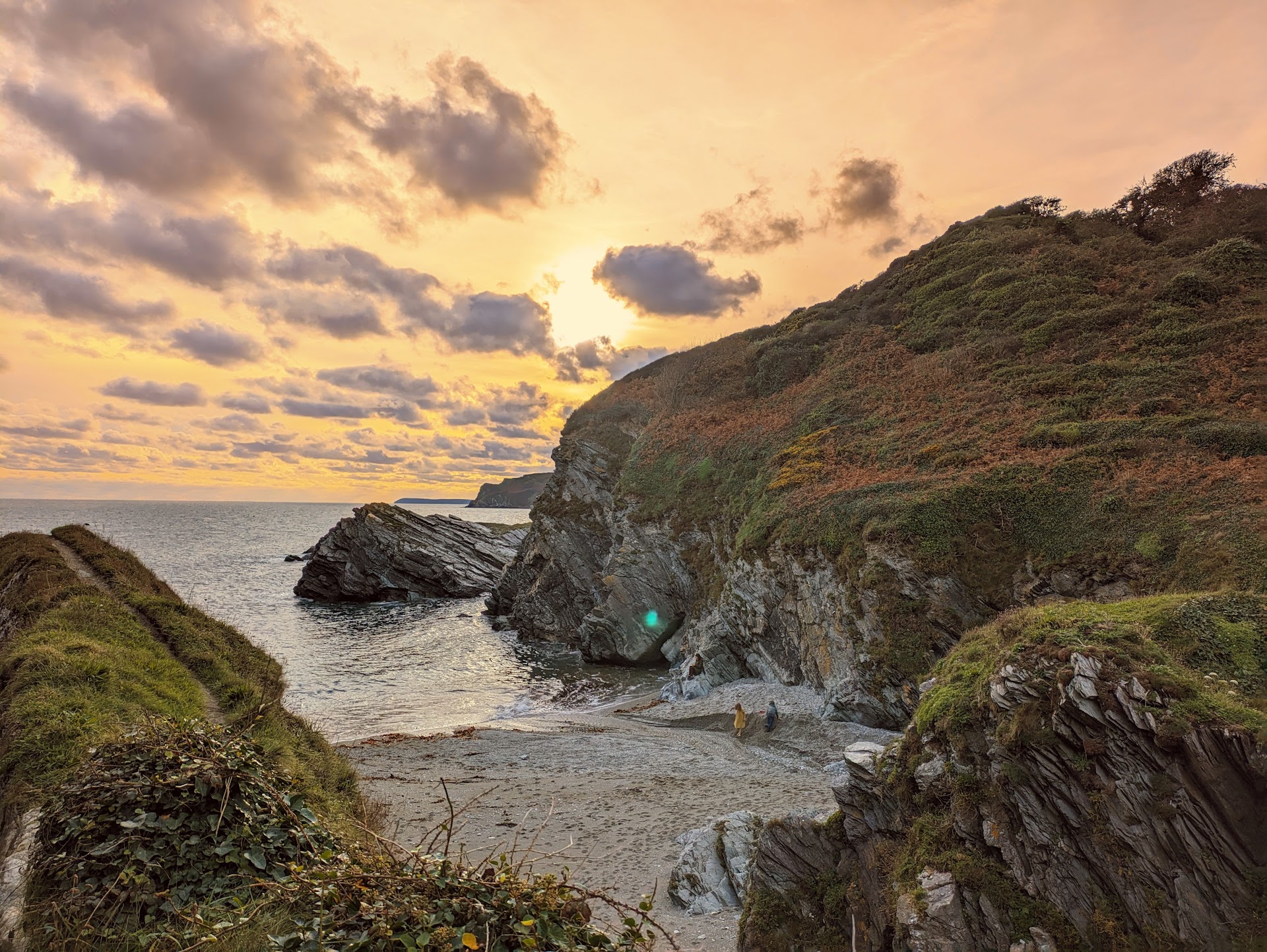 Lansallos Beach dog-friendly beach, Cornwall — year-round dog access