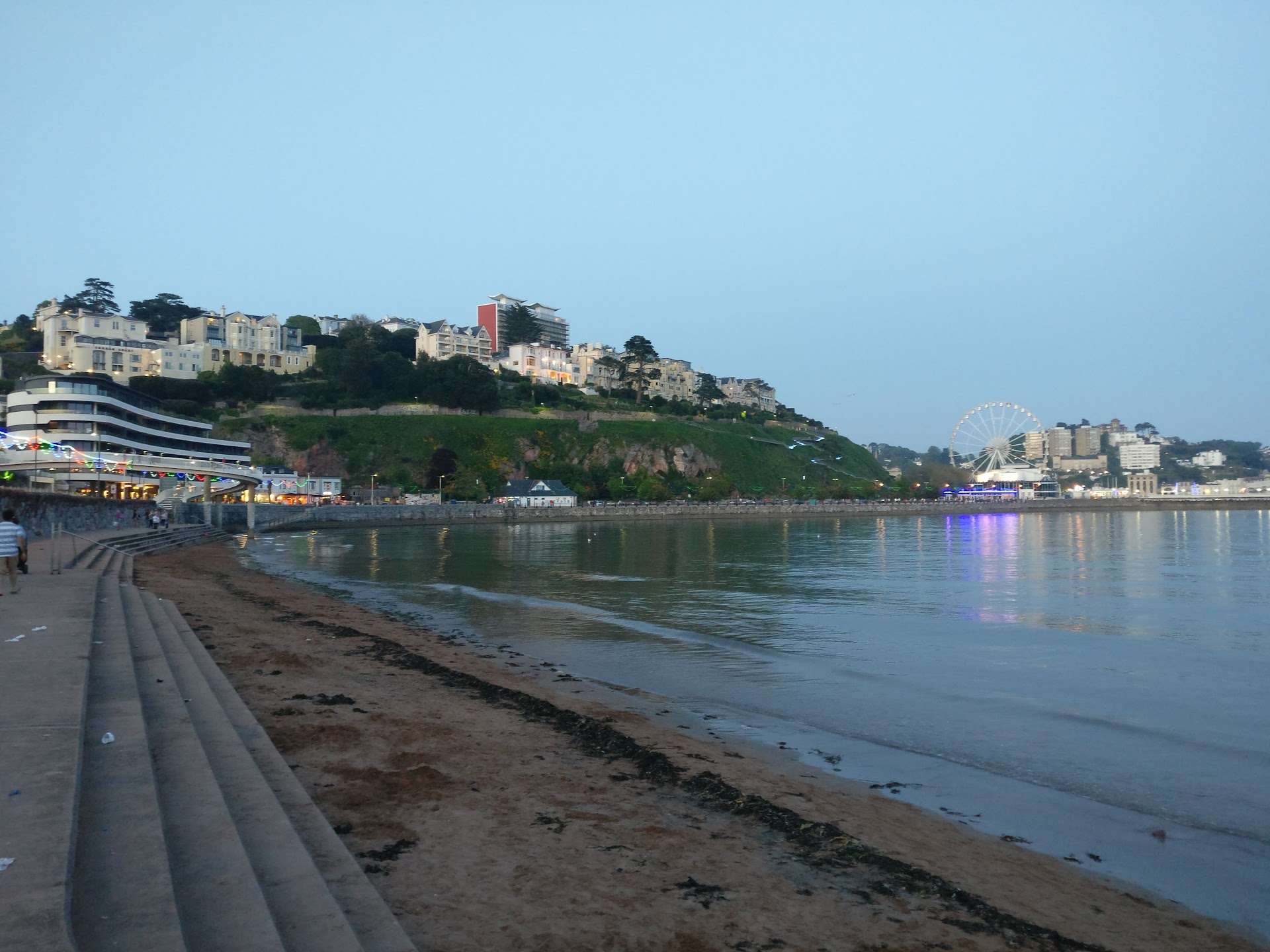 Torre Abbey Sands dog-friendly beach, Torbay — seasonal dog access