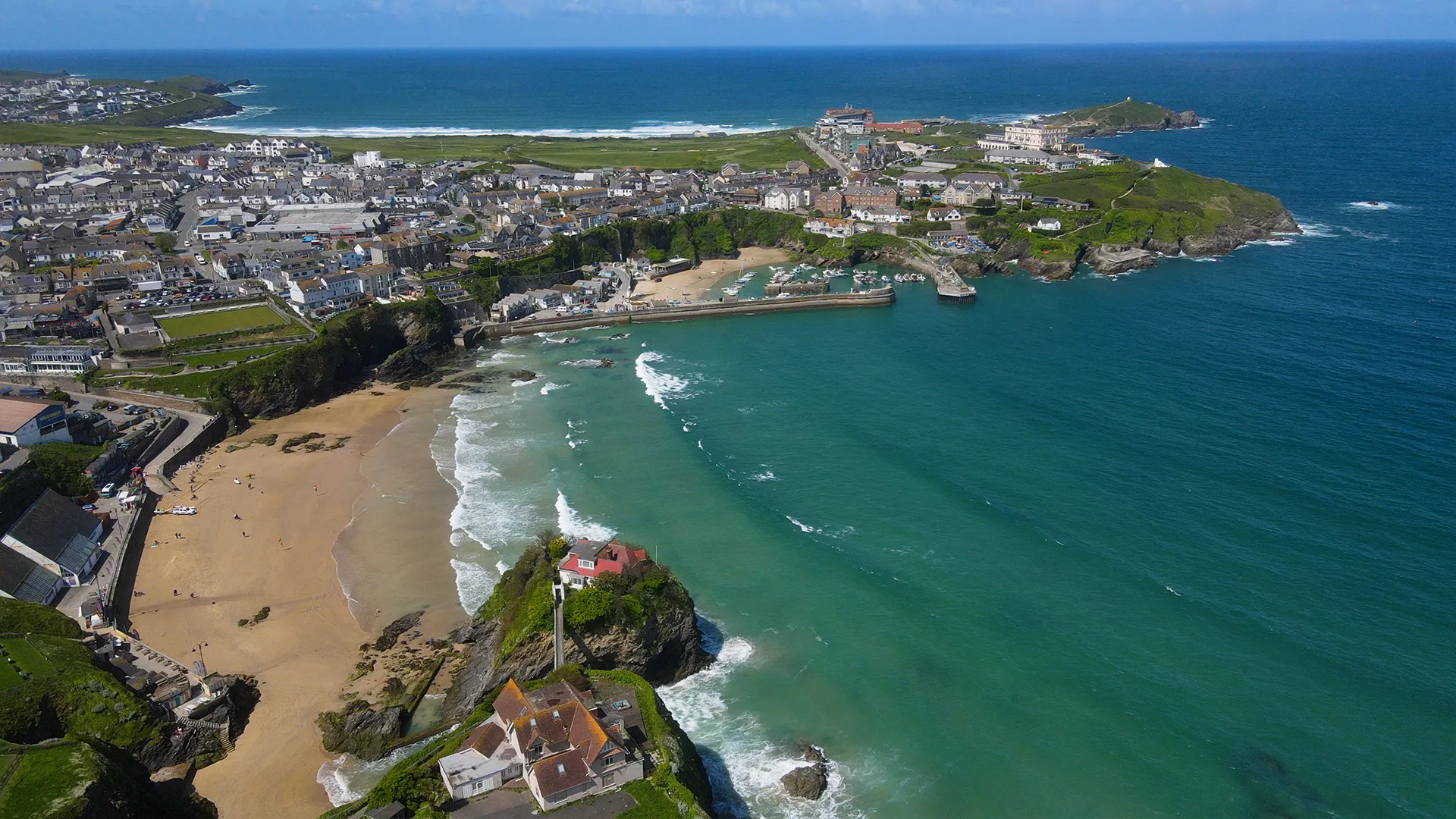 Towan Beach dog-friendly beach, Cornwall — year-round dog access