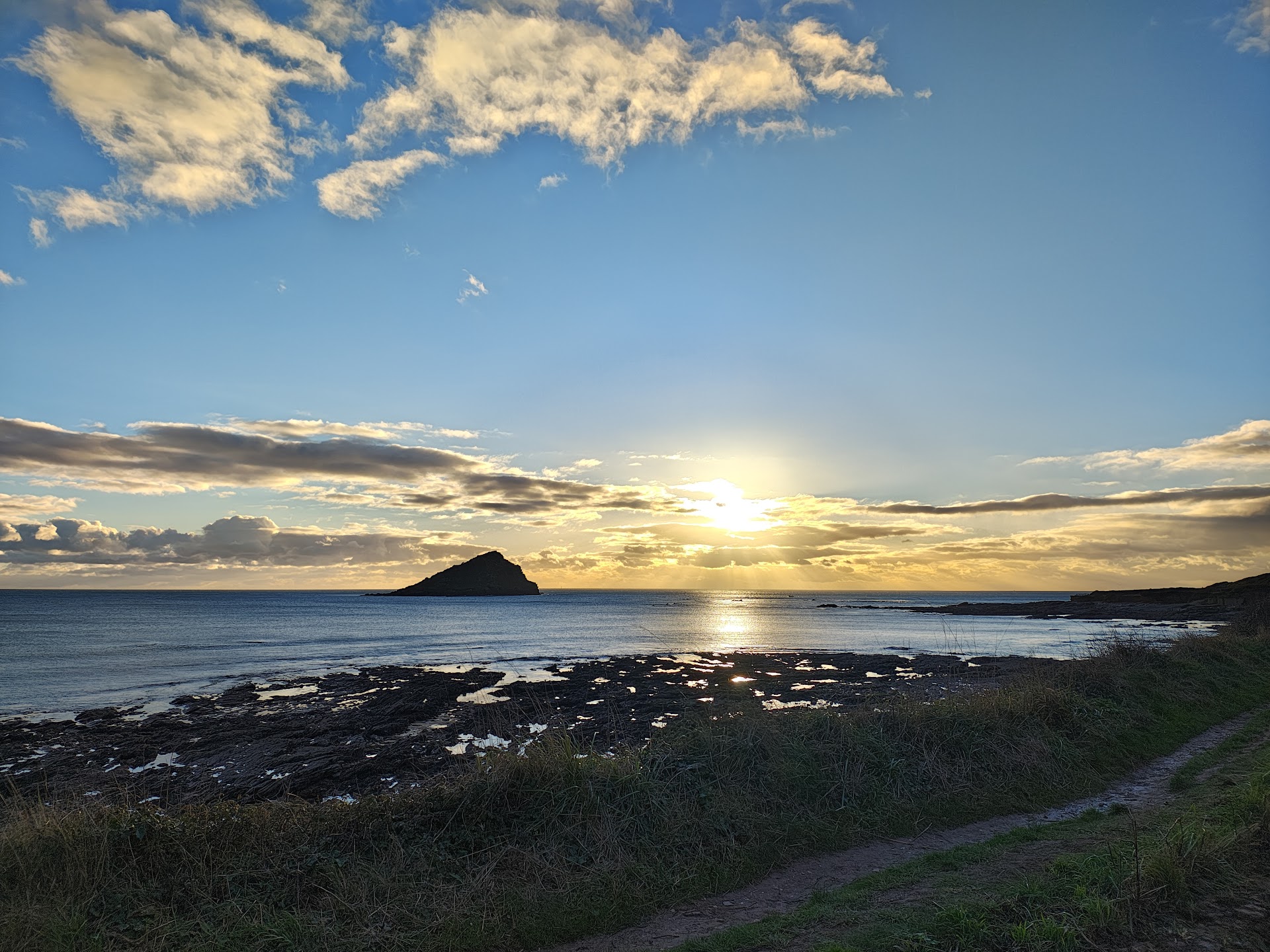 Wembury Beach dog-friendly beach, South Devon — seasonal dog access